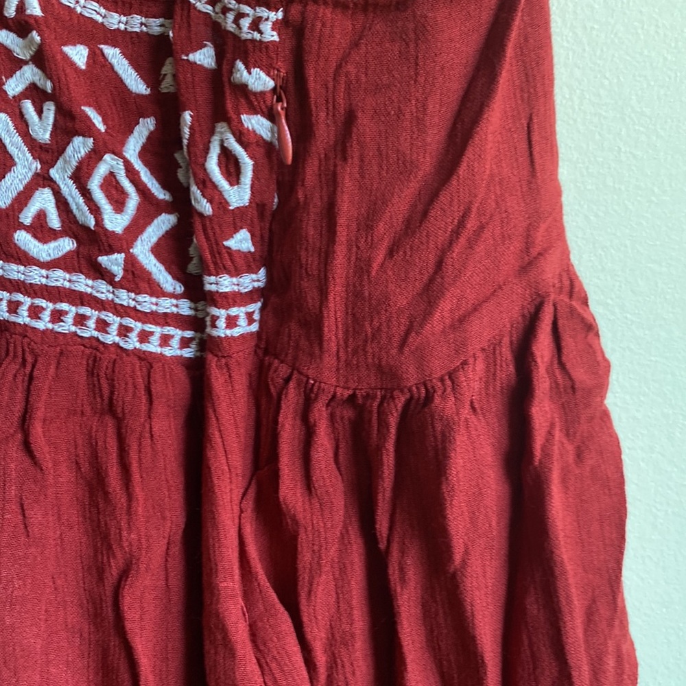 FOREVER 21 • Red Embroidered Sleeveless Blouse - Picture 4 of 6